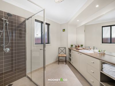 33 Yammerbook Way, Cranbourne East
