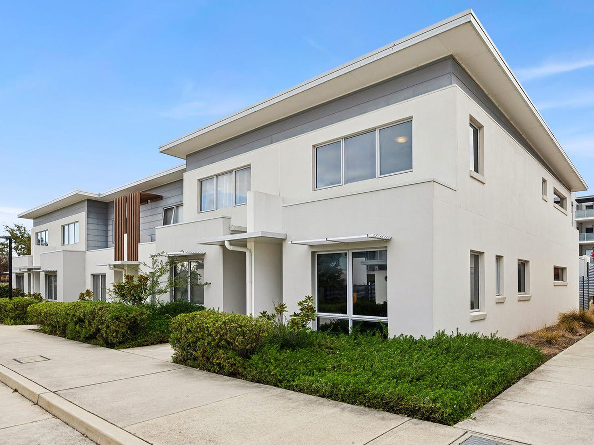 140 / 142 Mapleton Avenue, Harrison
