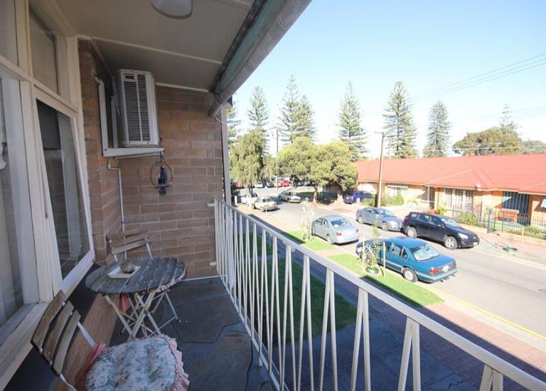 12 / 4 Dunbar Terrace, Glenelg East