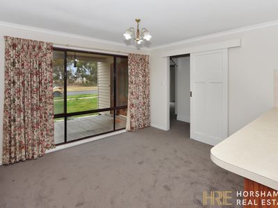 6 Railway Avenue, Horsham