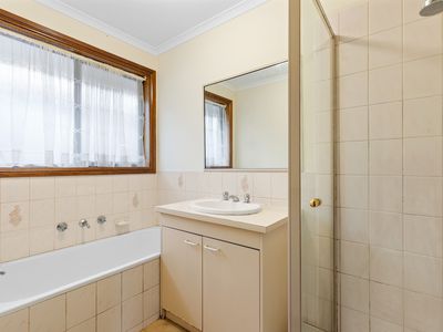 2 / 229 Shaws Road, Werribee