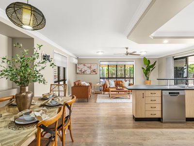 10 Vassallo Drive, Glenella