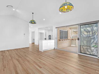 2B Fig Tree Court, Forster