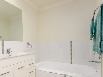 2 / 13 Bradford Avenue, Prospect Vale