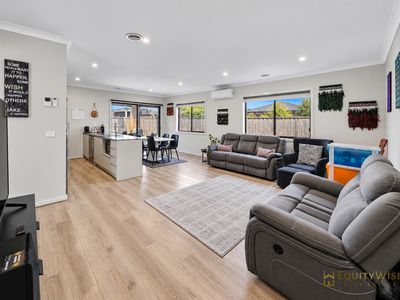 19 Sparland Street, Manor Lakes