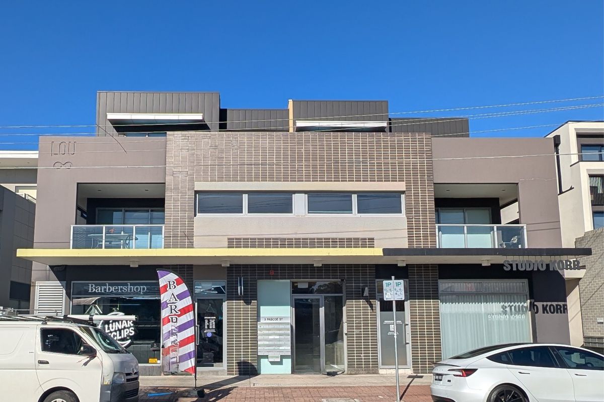 Light filled apartment with spacious balcony