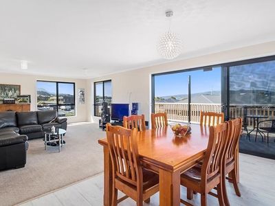 8 Sunsail Street, Snug