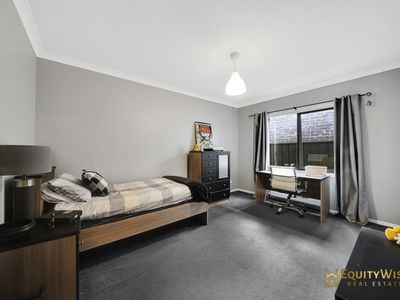 40 Holyoake Parade, Manor Lakes