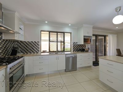 2 Honeyeater Court, Woodgate