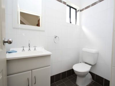 4 / 23 Guilford Road, Guildford