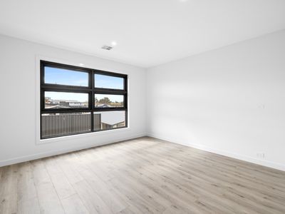 10 Karl Langer Crescent, Taylor