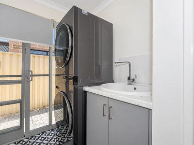9 Pierrepoint Loop, Champion Lakes