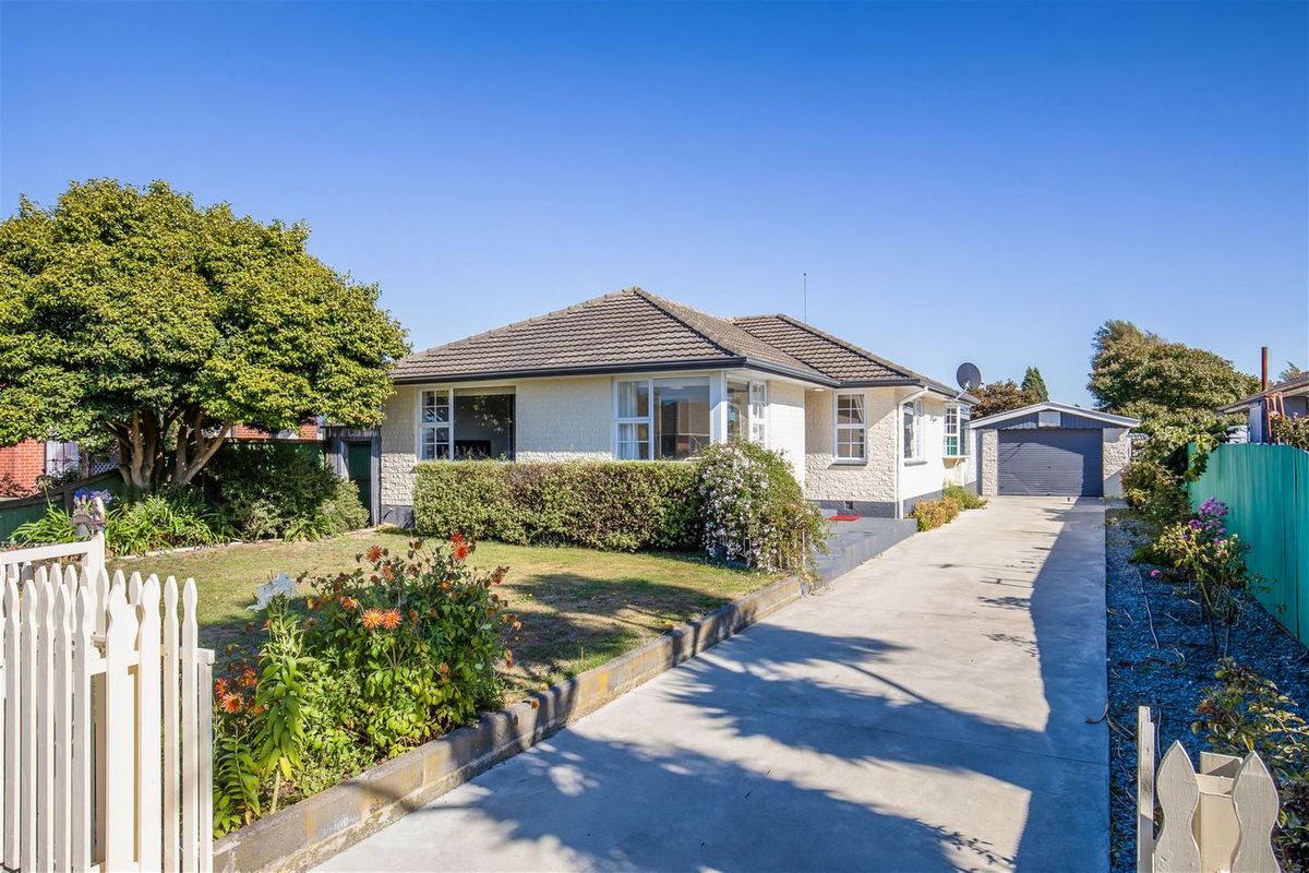 8 Dunstan Crescent, Hornby