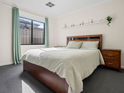 5 Catalonia Avenue, Munno Para West