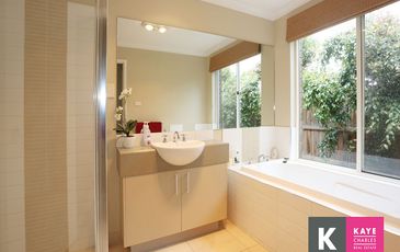 18 Fallingwater, Pakenham