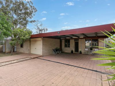 11 Helenor Crescent, Narrandera