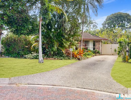 Rare 879 m² Block with Shed in Sought-After Old Tewantin image 2
