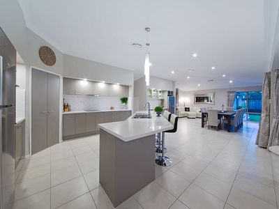 5 Sylvateere Cr, Wakerley