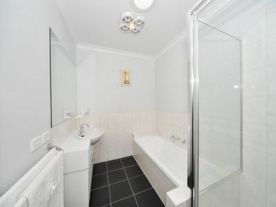 10 Wisteria Court, Flora Hill