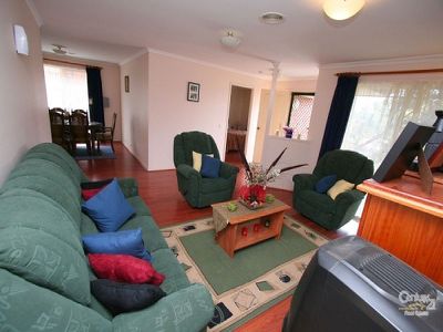 5 May Gibbs Crescent, Lynbrook