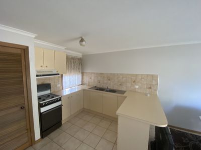 2 / 2 Maplehurst Avenue, Hoppers Crossing