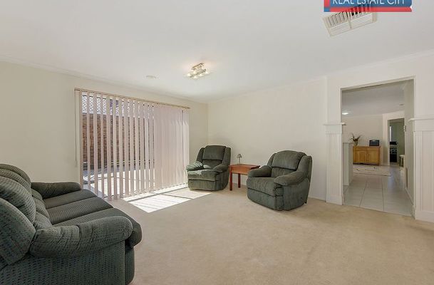42 Reardon Crescent, Roxburgh Park