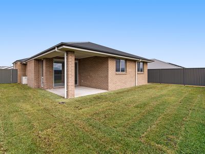 4 Teasdale Ave, Cooranbong