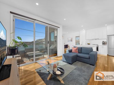 2 / 5 Winifred Street, Essendon