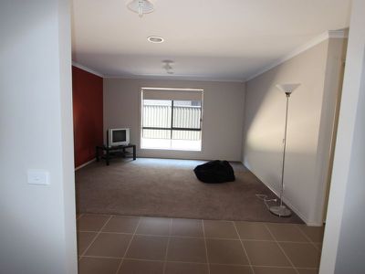 2 Grebe Court, Lara