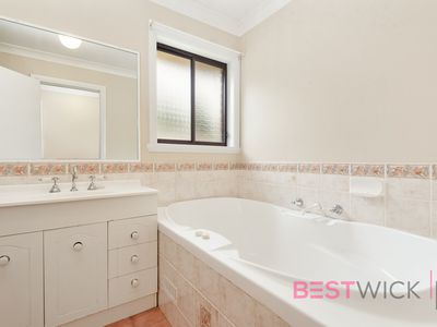 29 Ussher Crescent, Windradyne