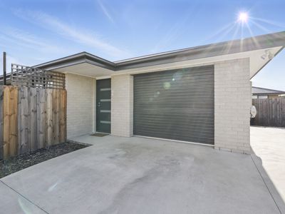 2 / 10 Curtain Court, Brighton