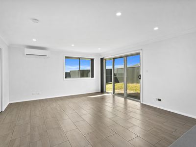 52 Lockheed Hudson Drive, Horsley