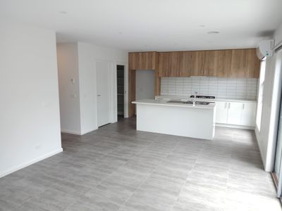 6A Nagle Drive, Belmont