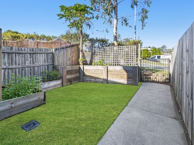 2 / 2 Tayla Street, Pimpama