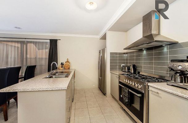 83 Greenvale Gardens Boulevard, Greenvale
