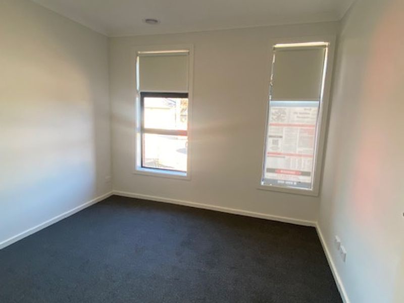 81 Madeira Dr, Truganina