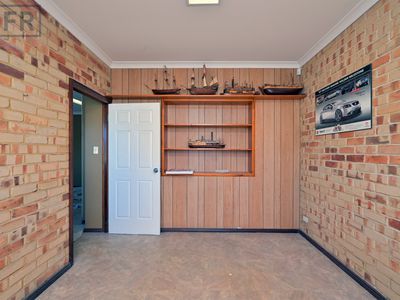 25 Dooley Street, Naval Base