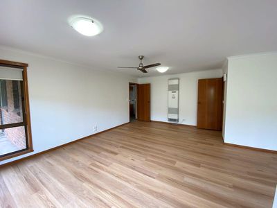 4 Royal Crescent, Hamlyn Heights