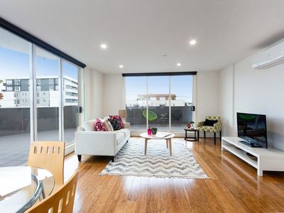 301 / 17 Robbs Parade, Northcote
