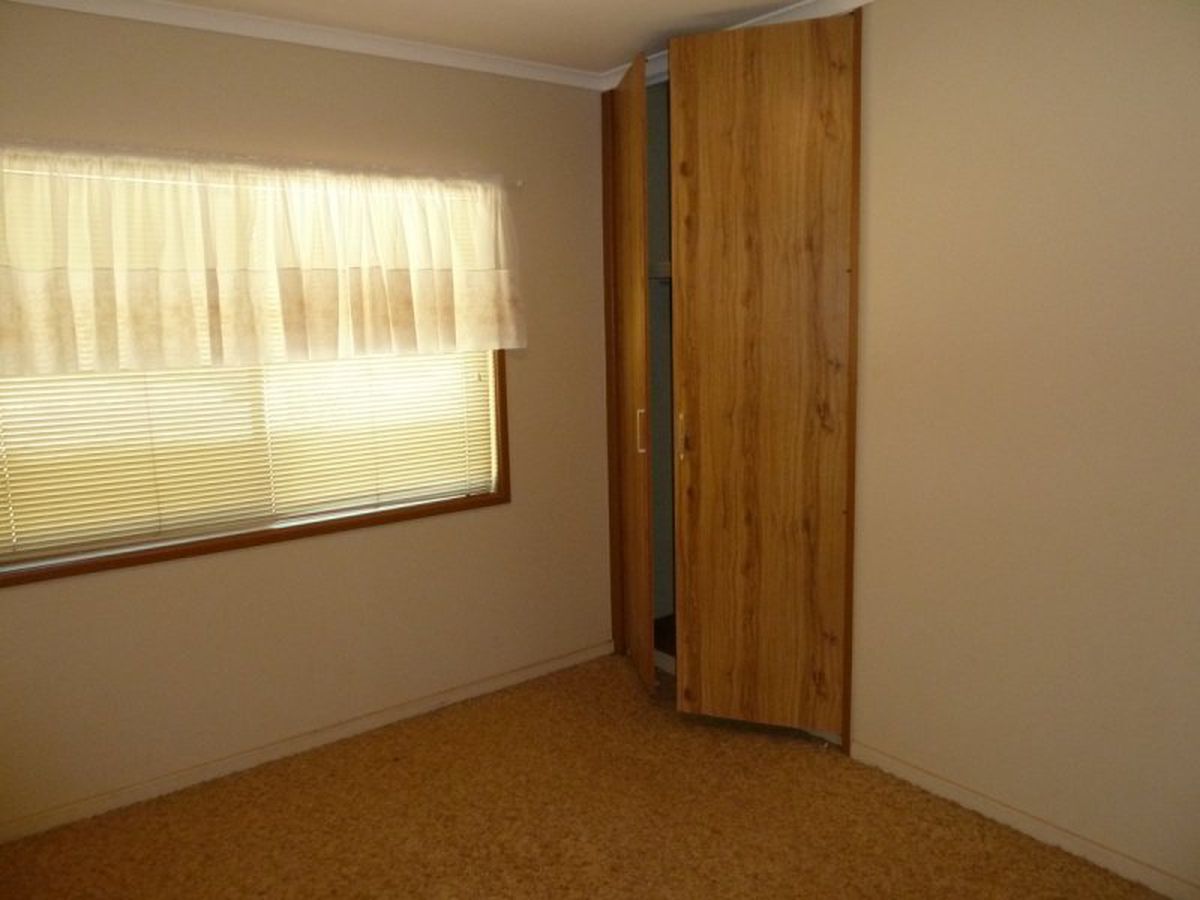 27 Putt St., Atherton