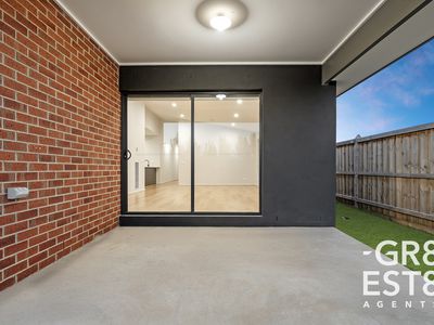 17 Chesney Rise, Officer