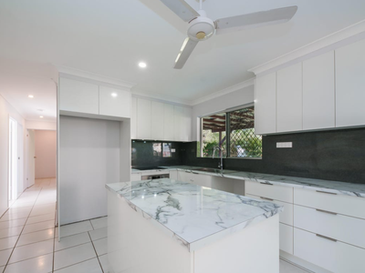 15 Larkspur Crescent, Annandale