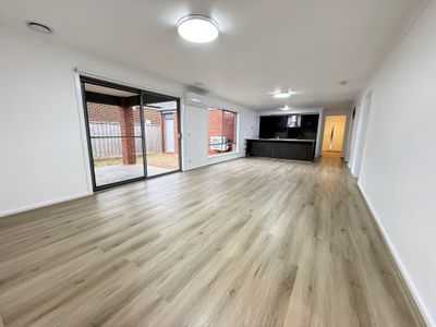 1215 Ison Road, Manor Lakes