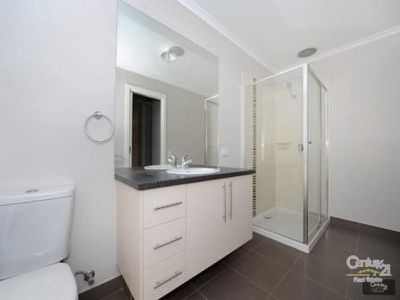 30 Kingsfield Crescent, Lynbrook