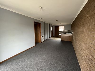 2 / 11 Beasley Avenue, Werribee