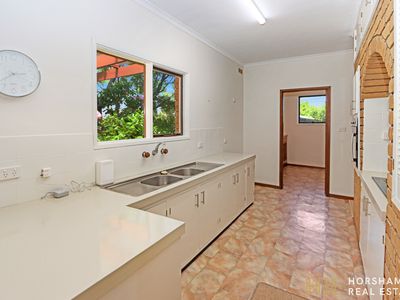 1 Hoskin Court, Horsham