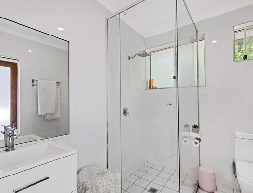 2 bedroom granny flat on picturesque property image 5