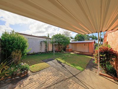 15 Brockworth St, Wynnum West