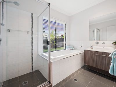 12 Pamphlet Lane, Coomera
