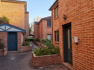 18 / 8-10 Gloucester Avenue, Burwood